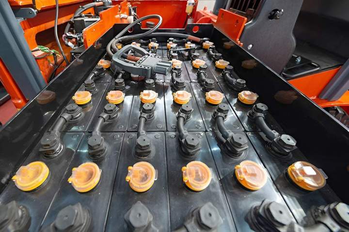 Maintenance batterie de traction Aube